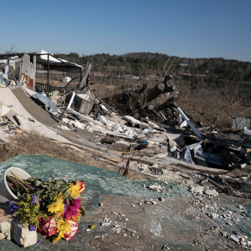 Disaster survivors left behind when FEMA, states don’t help | NBC News